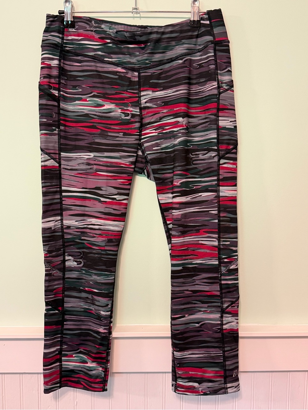 Skirt Sports Pocketopia Capri leggings in Romance print -Large
